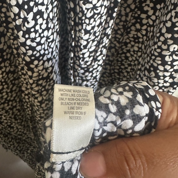 Christopher & Banks Rayon Black and White Floral Midi Dress size 6 - Picture 2 of 5